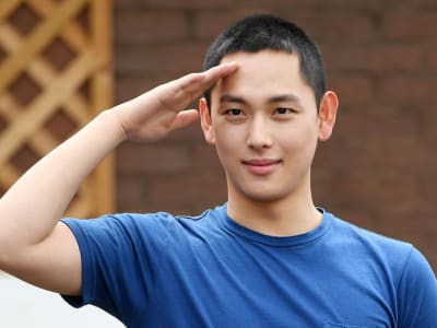 8 Korean Male Artists Who Still Look Strikingly Handsome With