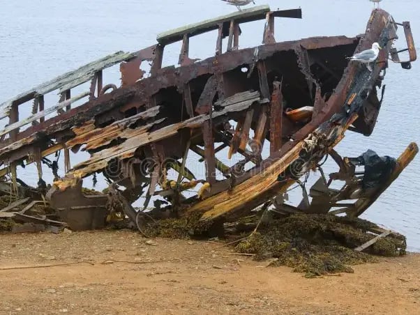 broken-ship-shore-barents-sea-101327232