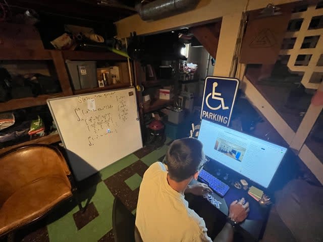 18-parents-basement-setup-v0-5tks8iegxiaf1