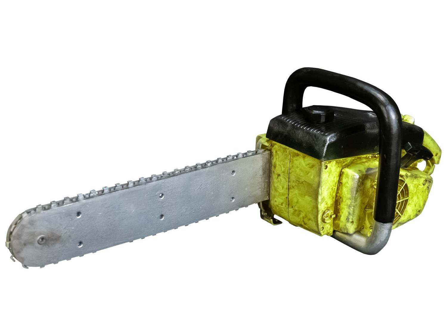 TTRL145-tcm-chainsawprop2