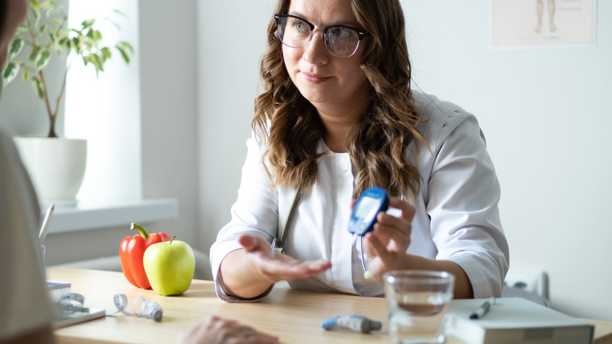 the-doctor-shows-the-glucometer-to-the-patient-a-2025-02-10-12-39-13-utc