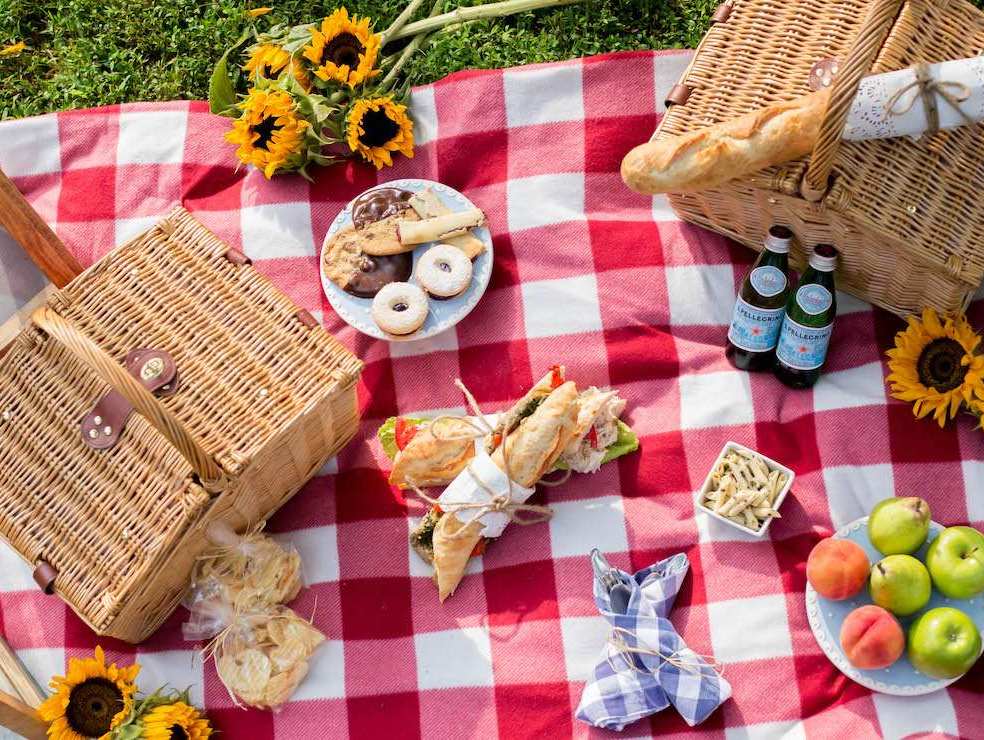 Farmhouse-Picnic-1460x740-1