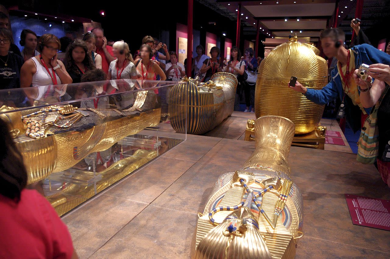 Sarcophage momiforme intérieur40, intermédiaire et extérieur (répliques à l'exposition de 2012 « Toutankhamon, son tombeau et ses trésors » à Paris