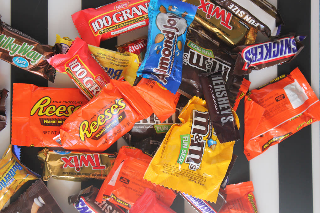 Leftover-Halloween-Candy-Cookie-Bars-11