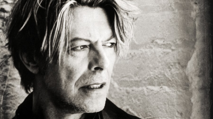 David-Bowie-00s-david-bowie-37030347-900-900