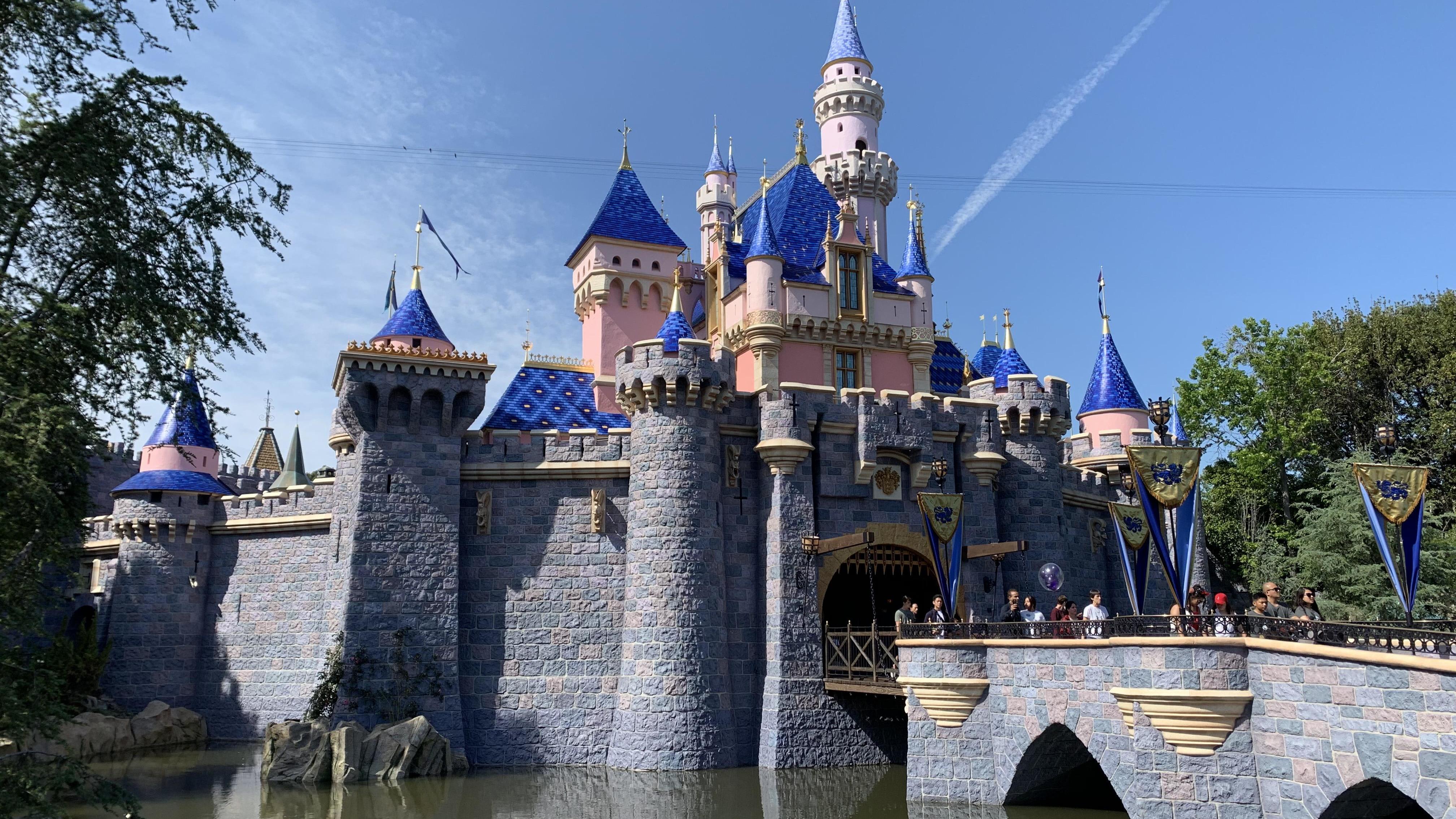 Sleeping_beauty_castle_dlr_2019