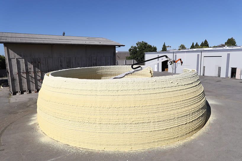 MIT-mobile-3D-printing-machine-for-buildings-designboom-04-28-2017-818-015-818x545