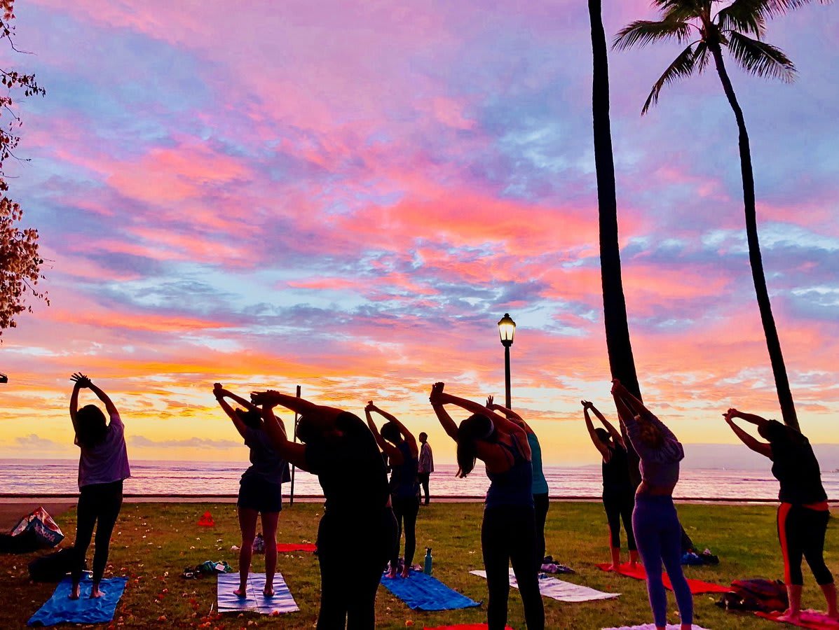 best-beach-yoga-in-waikiki