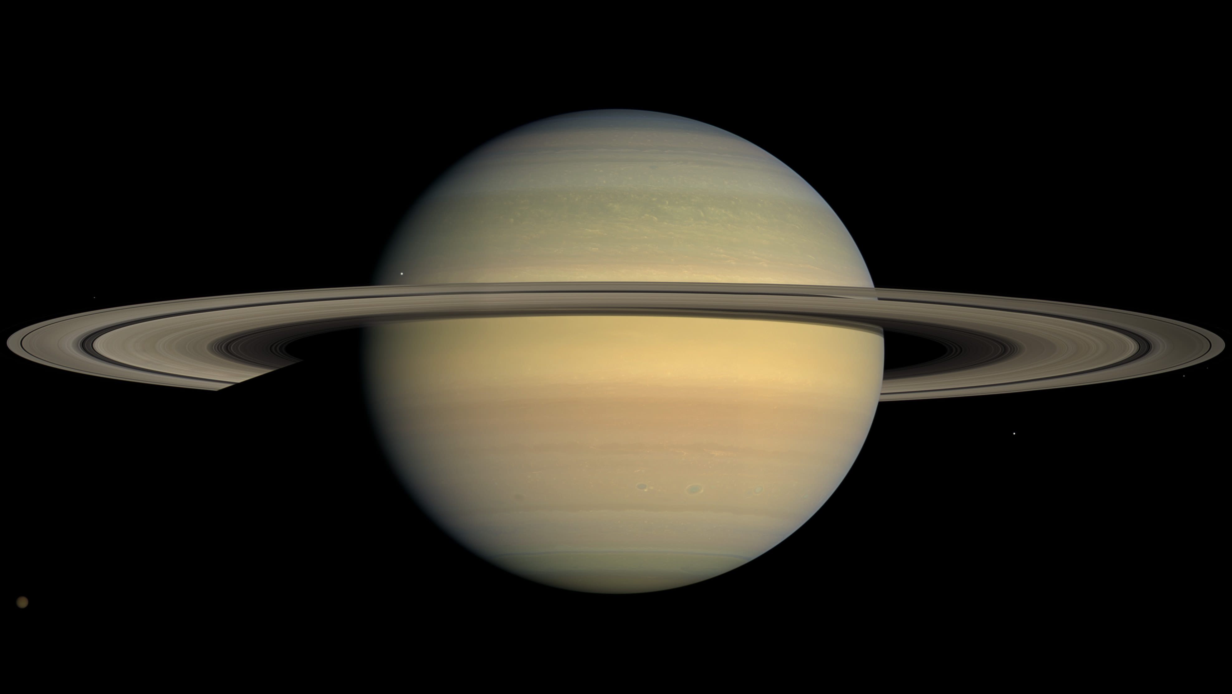 Saturn_during_Equinox