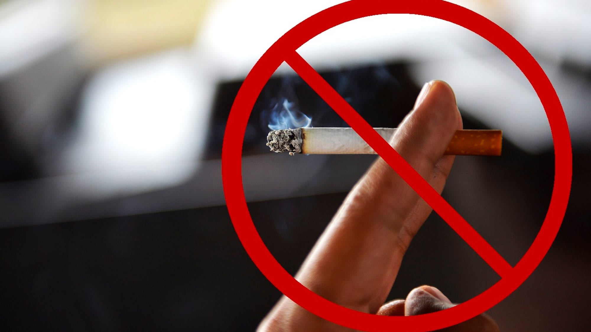 Можно курить в машине. Курение за рулем. Табак запрет. Курение табака запрещено. Курение за рулем запрещено.