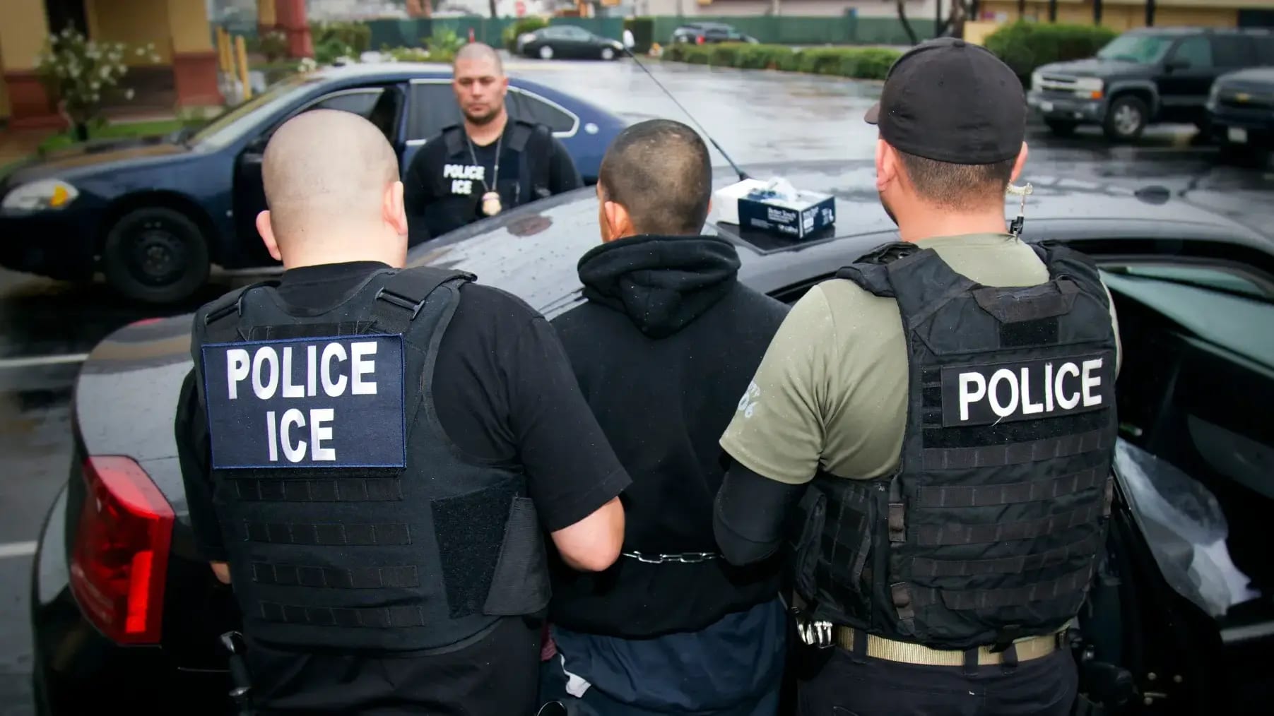 ice-immigration-raids-deportation-arrests-donald-trump-002-1487035304