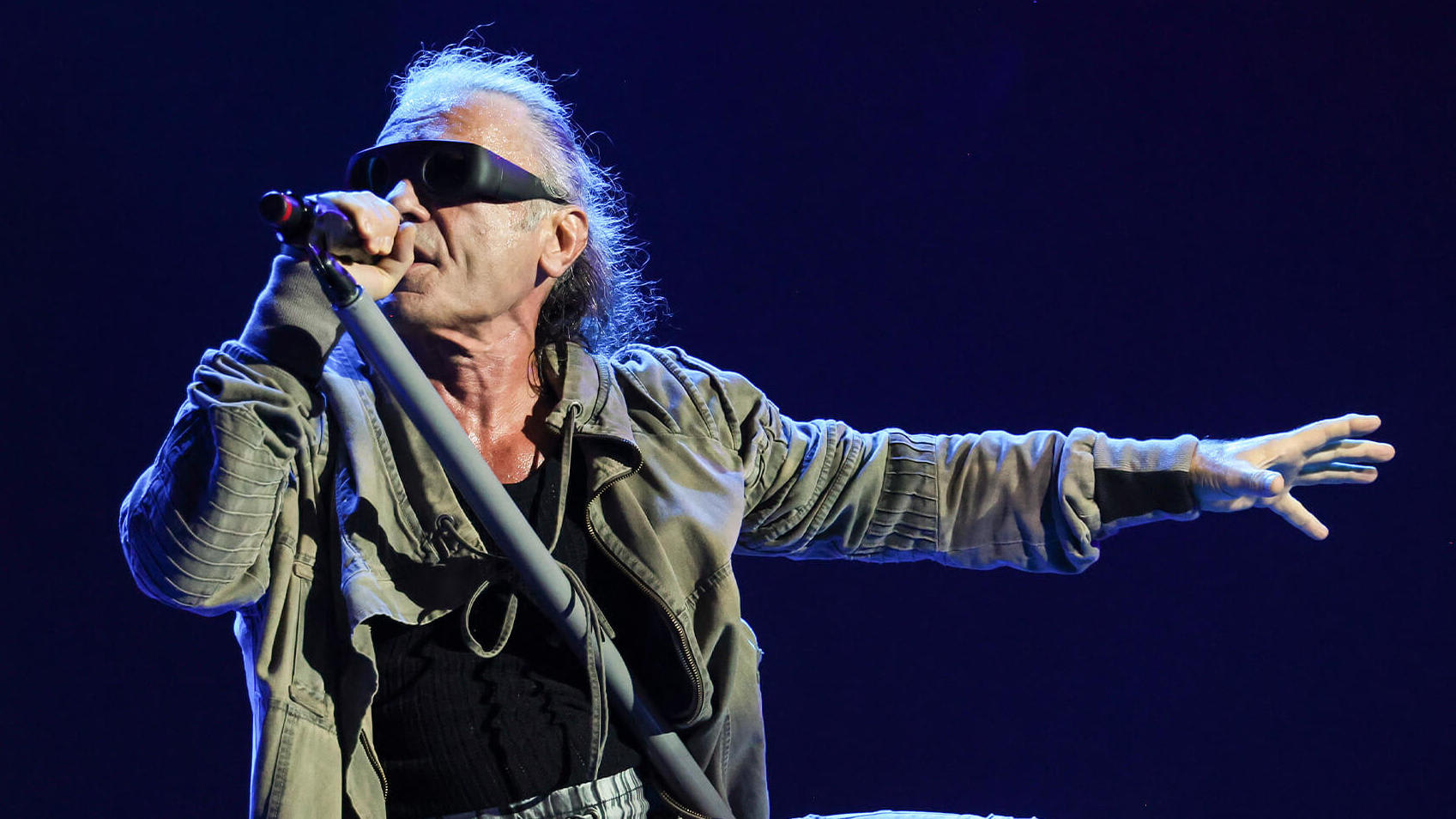 bruce-dickinson@2000x1500