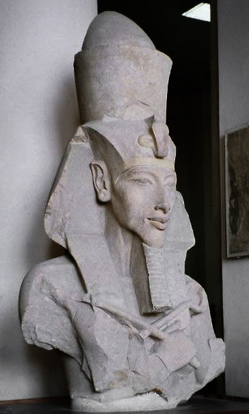 Buste d'Akhenaton, Musée égyptien du Caire.