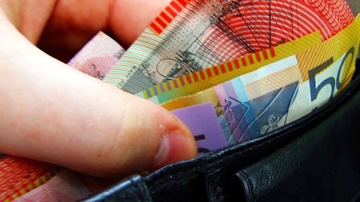 960px-Australian_banknotes_in_wallet