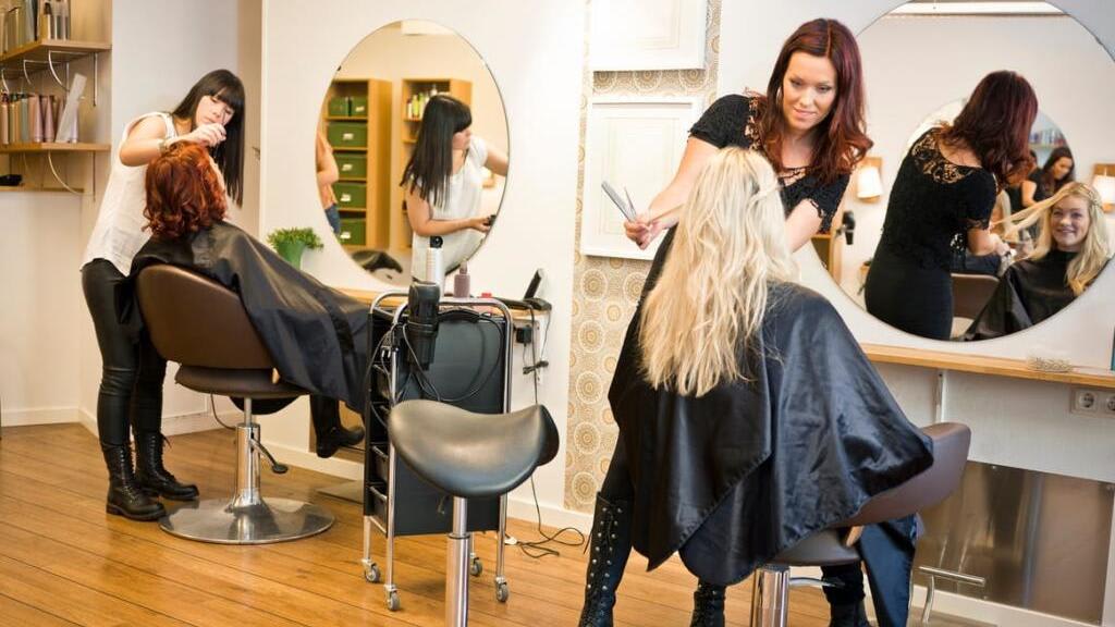 salon-workers-doing-1024x791