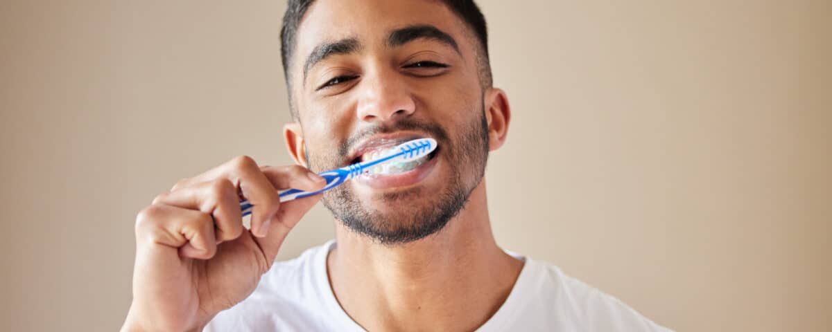 brush-your-teeth-the-right-way-tips-for-a-clean-and-healthy-smile-1200x480