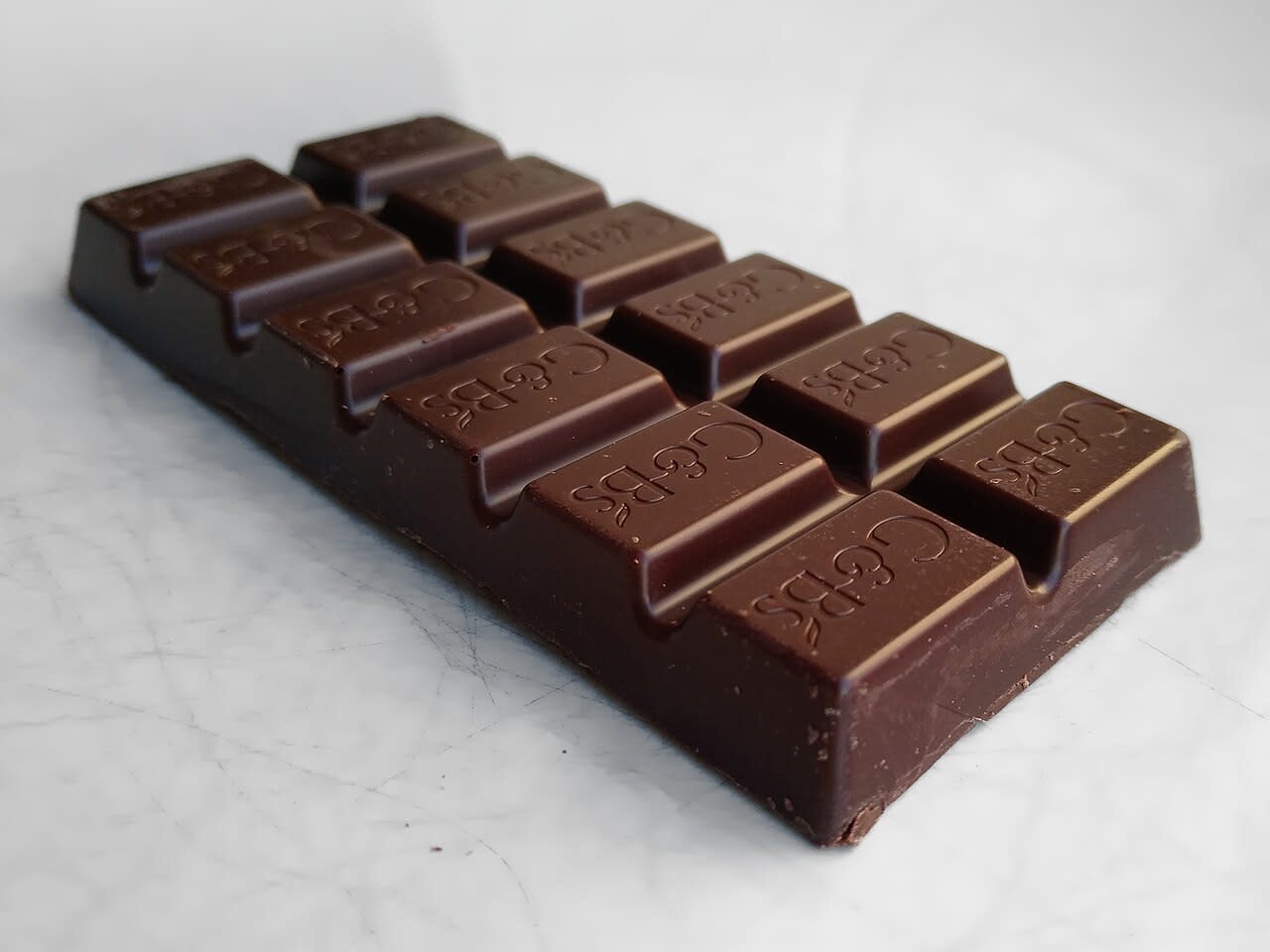 1280px-Green_and_Black%27s_dark_chocolate_bar_2