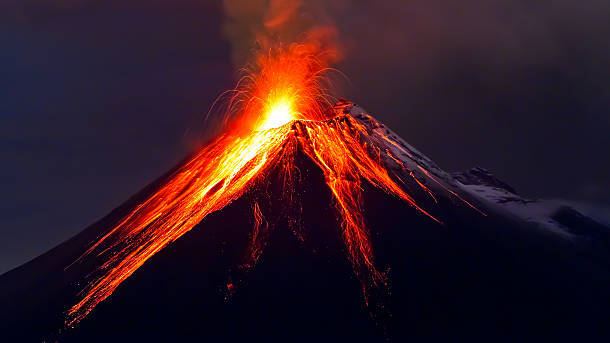 tungurahua-volcano-eruption-long-exposure-with-lava