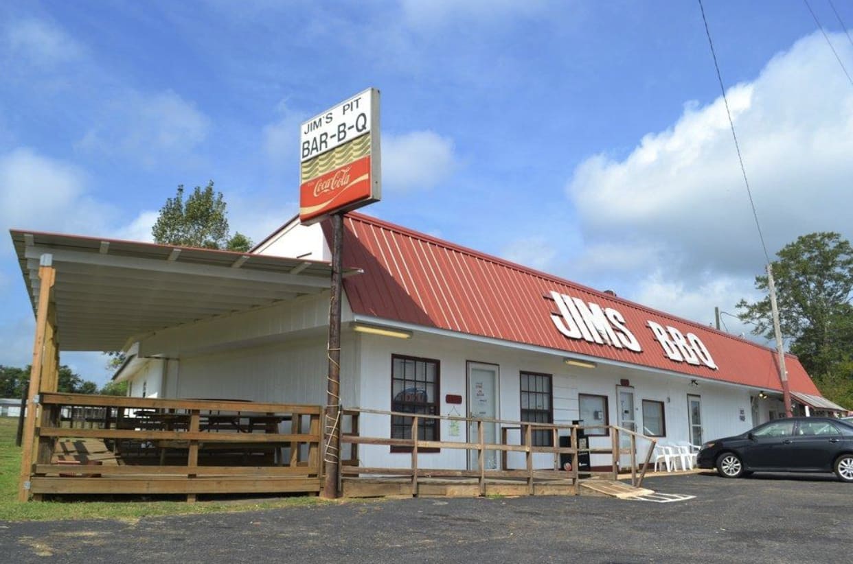 Exterior of Jim's BBQ in Billingsley