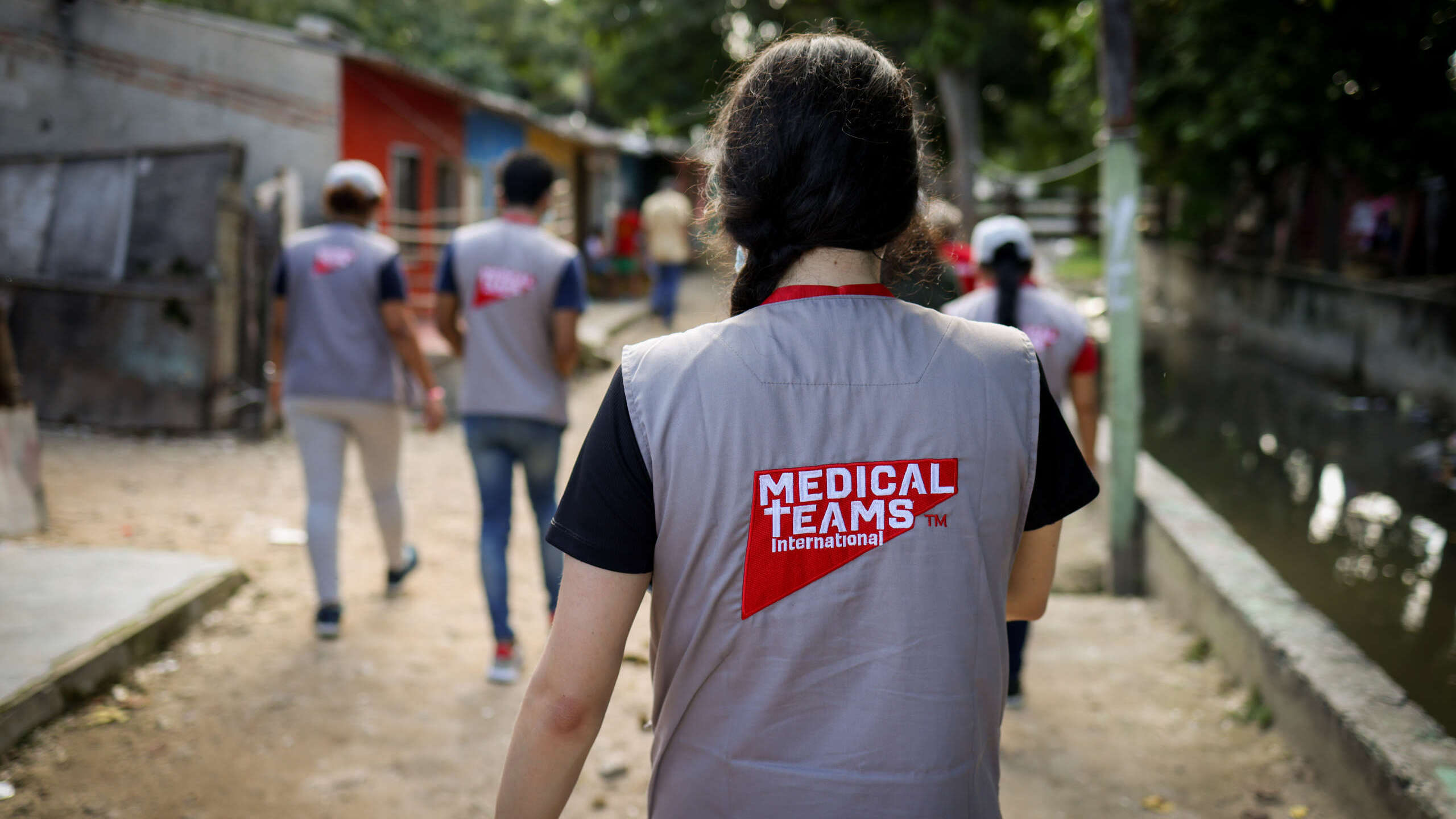 Colombia_staff-walking-through-the-neighborhood-logo-202-Medical-Teams-Website-2560x1708-1
