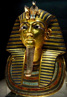 Masque funéraire en or de Toutânkhamon (Musée égyptien du Caire).