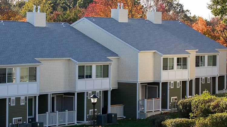 0000_student-life_housing-and-living-experience_apartments-and-townhouses_townhouse-ext_image-gallery-2column_750x563_10072024