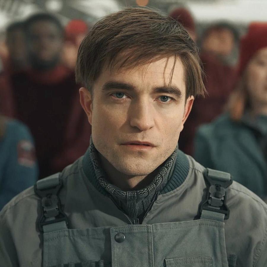 mickey-17-pattinson-ht-jm-250122_1737567902882_hpMain_16x9_1600