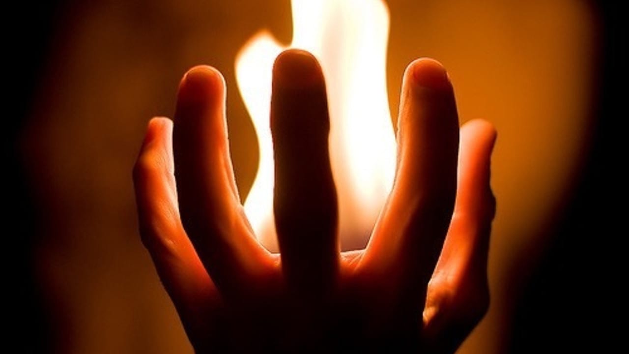 Fire_From_Hand_DiFatta_Magic_Trick__48241