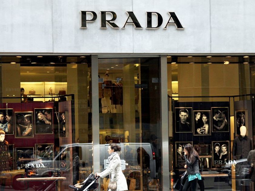 b640b2e7cd2a8e7a6db0f1ae2b618b48fc-prada-1