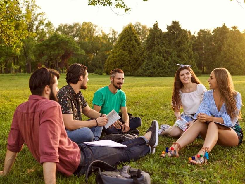 36%20Affordable%20and%20Fun%20Things%20to%20Do%20With%20Friends%20in%20College