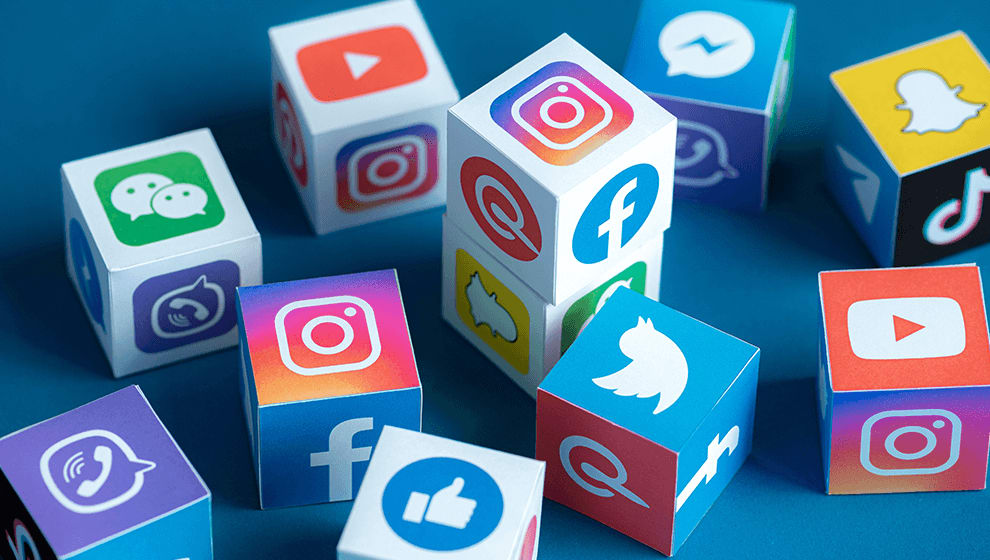 Cubes that have faces with different social media icons