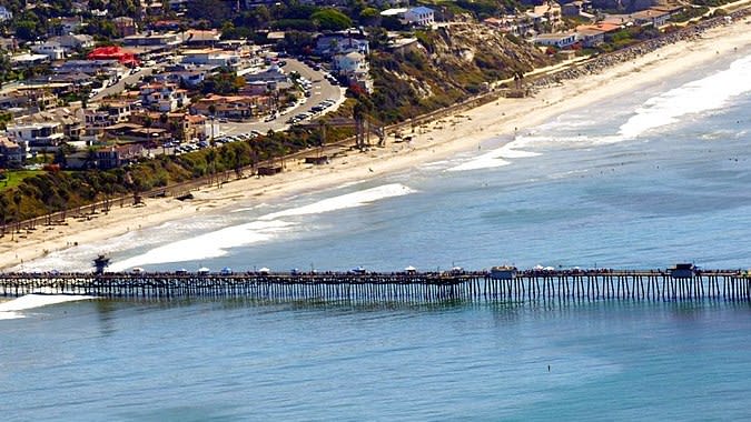 1200px-San_Clemente_CA_Photo_D_Ramey_Logan_%28cropped%29