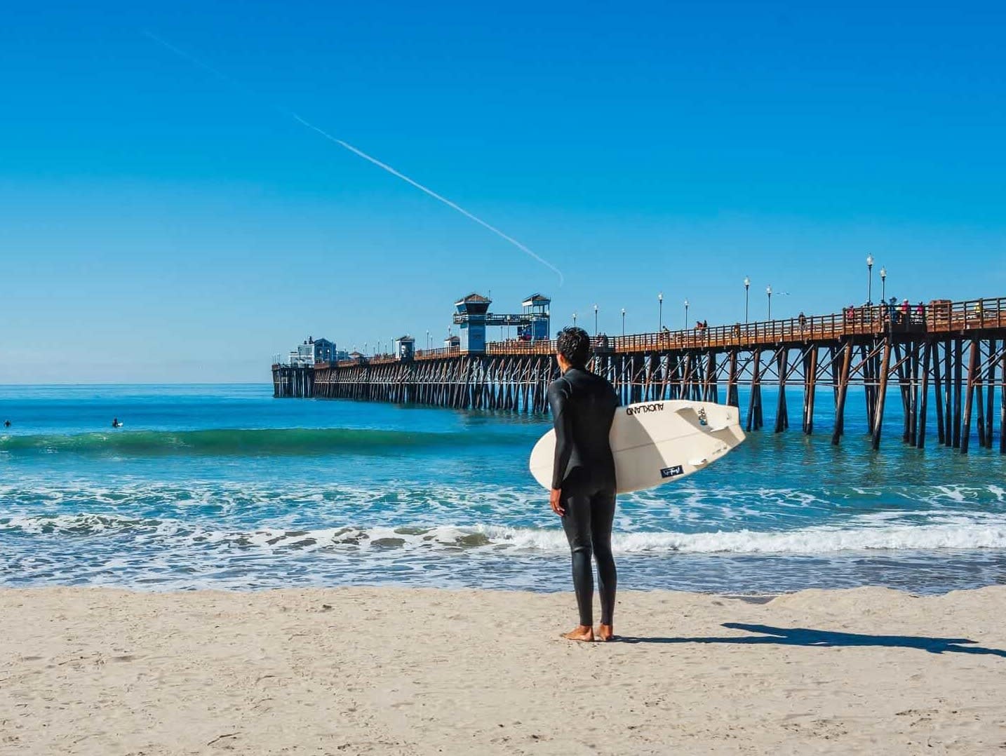 Surfing-Pier-Beach-02988-small-crop