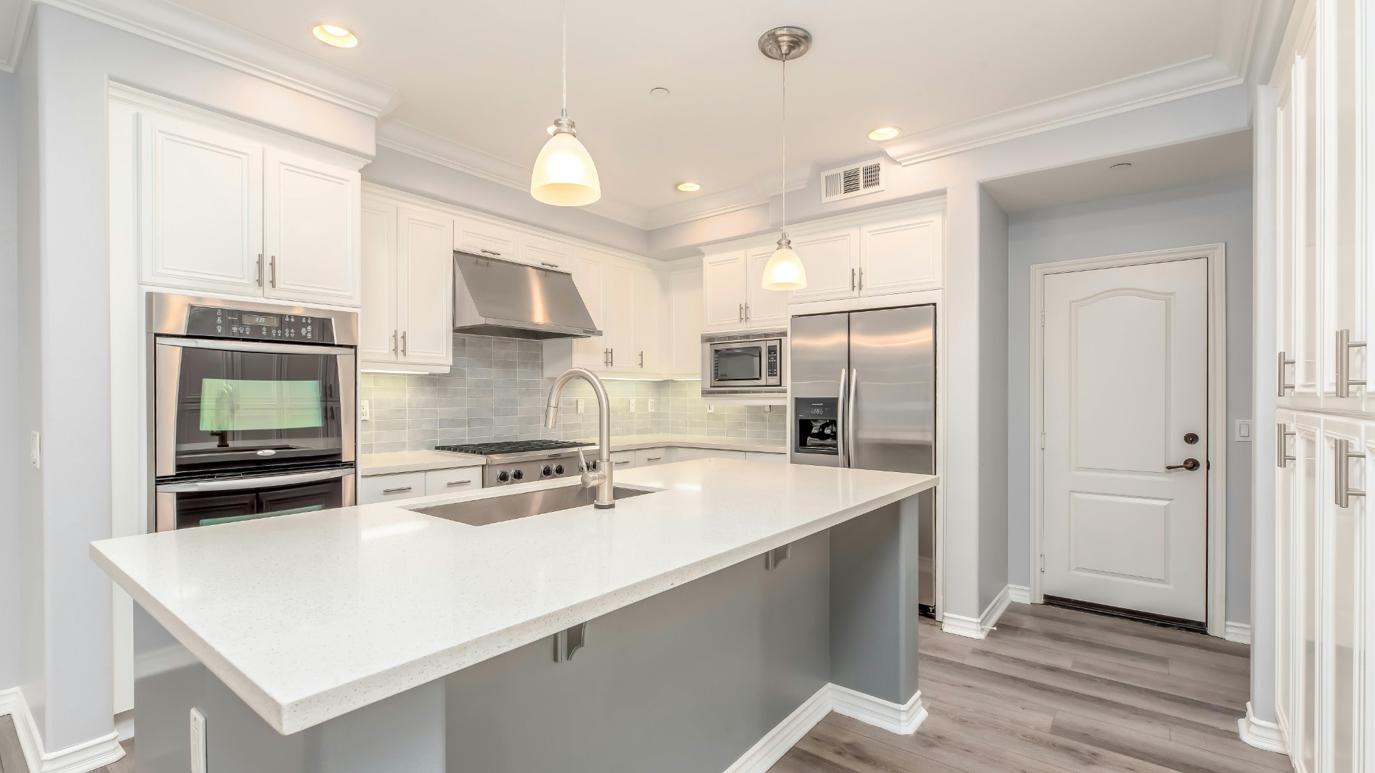 Room-pexels-itsterrymag-3623785