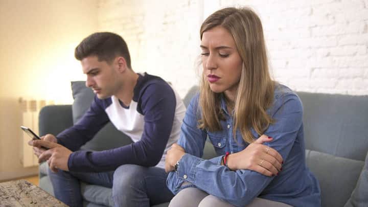 boyfriend-flirting-on-social-media