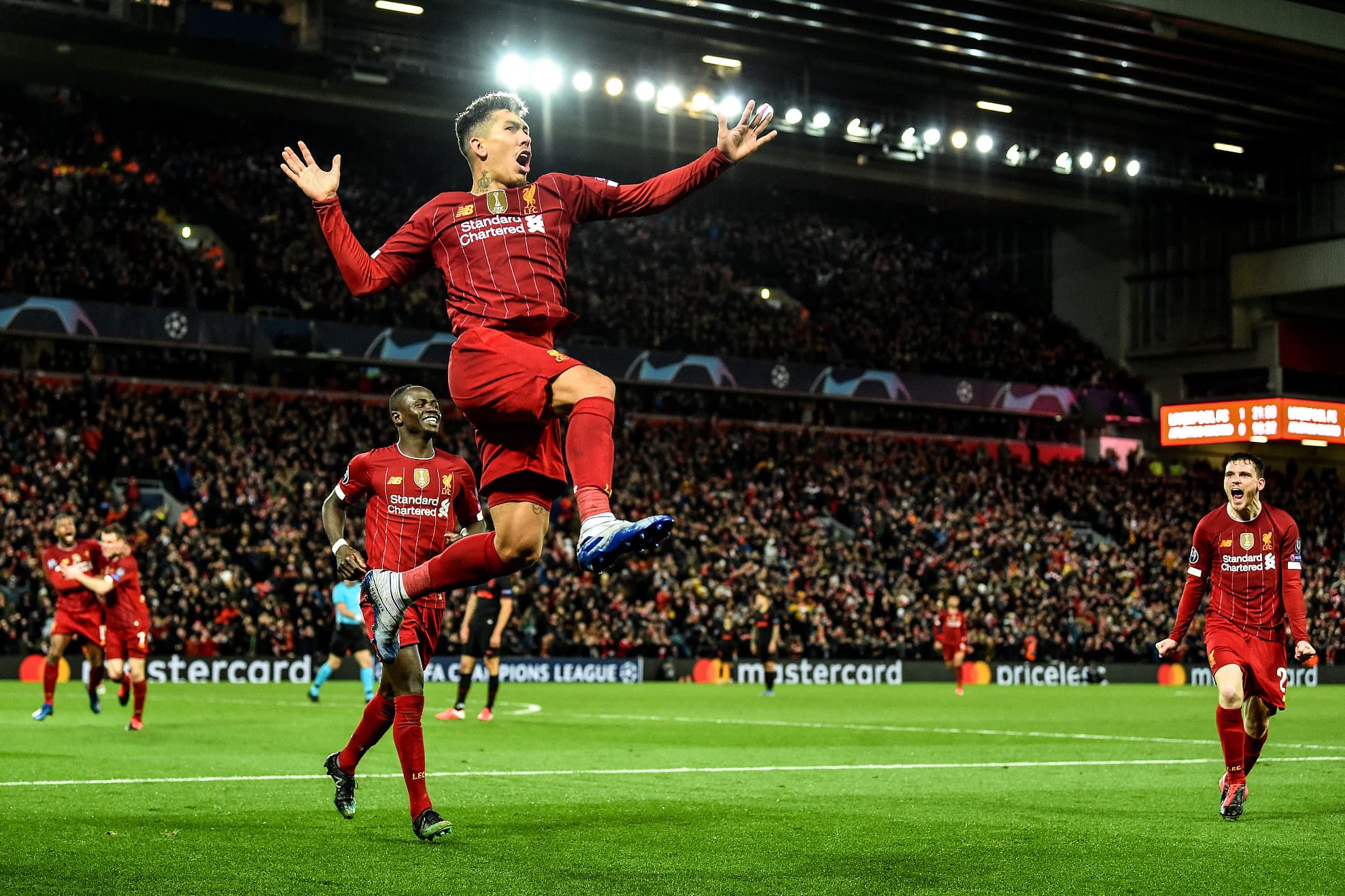  Premier League players celebrate a winning goal