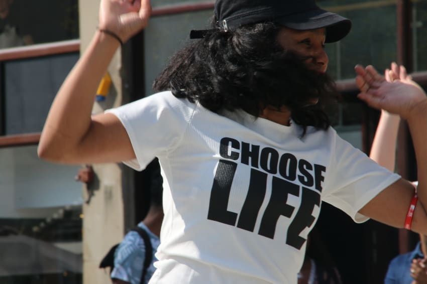 Women wearing t-shirt with print